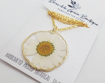 Handmade real pressed daisy flower necklace with gold chain | botanical garden jewelry | woodland jewelry | white floral necklace