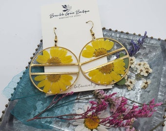 Handmade pressed daisy earrings | botanical jewelry | yellow fall earrings