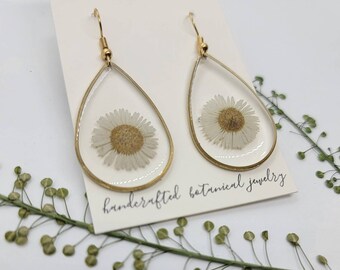 Handmade real pressed daisy earrings | beautiful floral jewelry | garden inspired accessories | botanical nature gifts