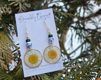 Handmade daisy botanical earrings | daisy beaded flower jewelry | gardener gift