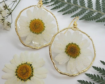 Handmade real pressed white daisy flower earrings | woodland jewelry | botanical earrings | spring simple jewelry | gardener nature gift
