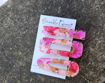Pretty handmade pink daisy flower hair clips | botanical hair barrettes | real floral accessories | gardener gift | cottagecore style
