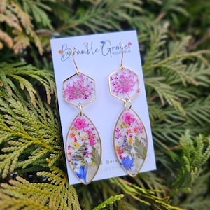 Pendientes de flores prensadas hechos a mano / Joyería botánica de resina