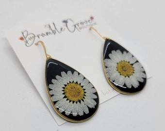 Handmade beautiful black real botanical daisy earrings | flower petal earrings | gardener gift | unique jewelry