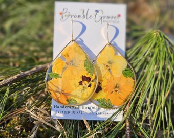 Gorgeous handmade triple orange pansy flower earrings | garending gift | flower lover | botanical jewelry | woodland Earrings