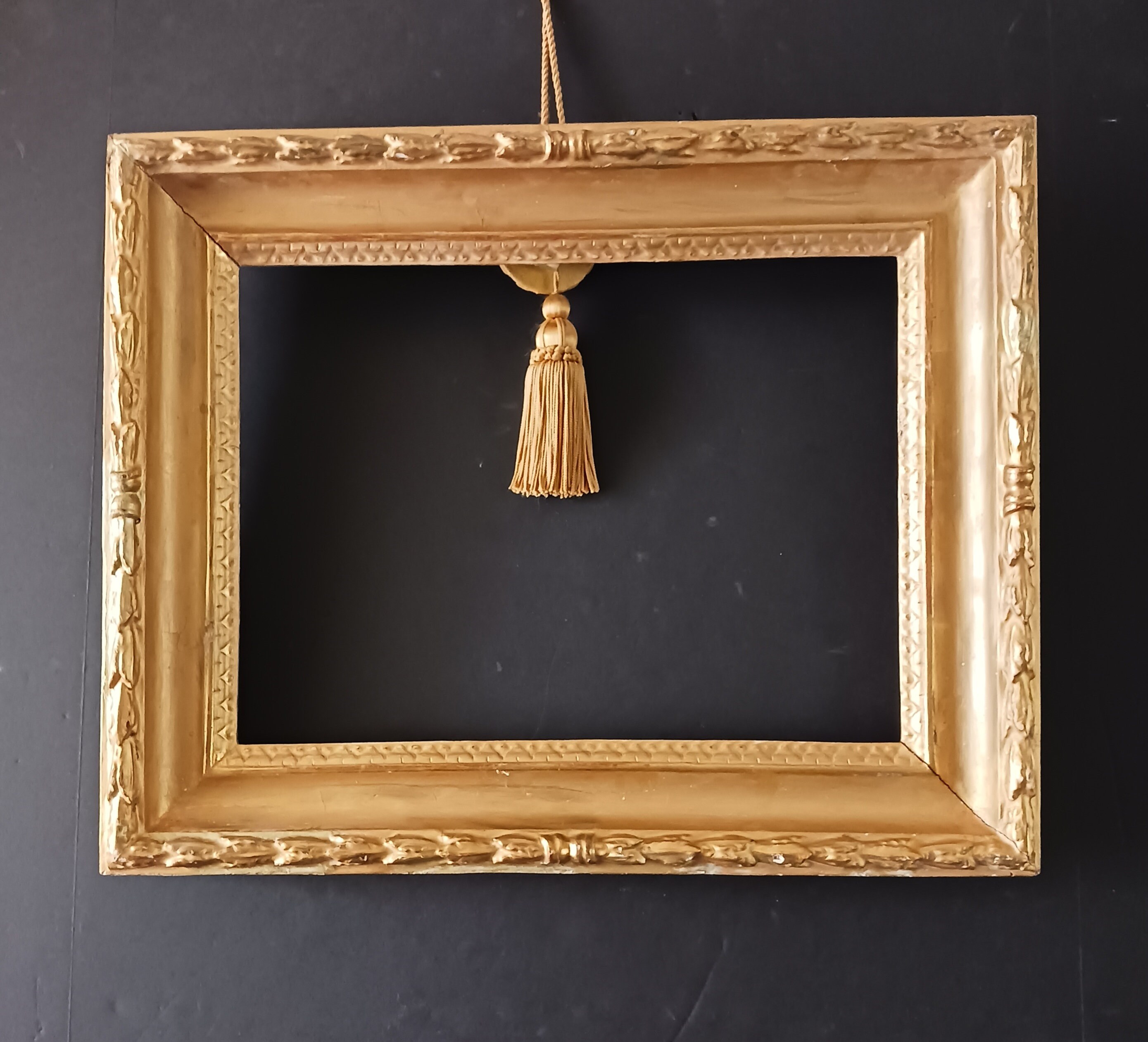 Antique frame - Gold Paint - Art size: 12 X 16 inch