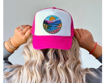 Boné Trucker River Patch - Perfil Médio, Patch Bordado River Mountain - Boné Trucker com Fecho de Espuma e Abertura Ajustável