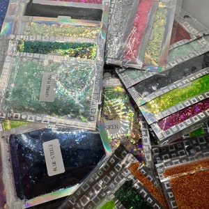 Grab bags, glitter bundles, (resin not included), glitters galore random 6grams per bag. Glitter grab bag testers, randomly picked 5 colors
