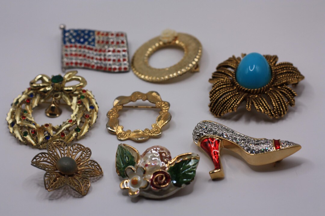Vintage Brooch & Pin Lot - Mixed Designs - Floral, Rhinestone, Enamel ...