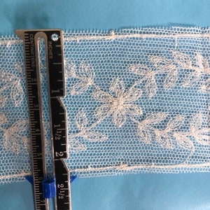 1752 Lace Co Insertion in Floral Swag Pattern
