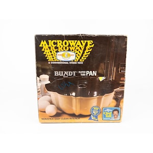 Nordic Ware Microwave & Oven Bundt Fluted Tube Cake Pan NEW Unopened