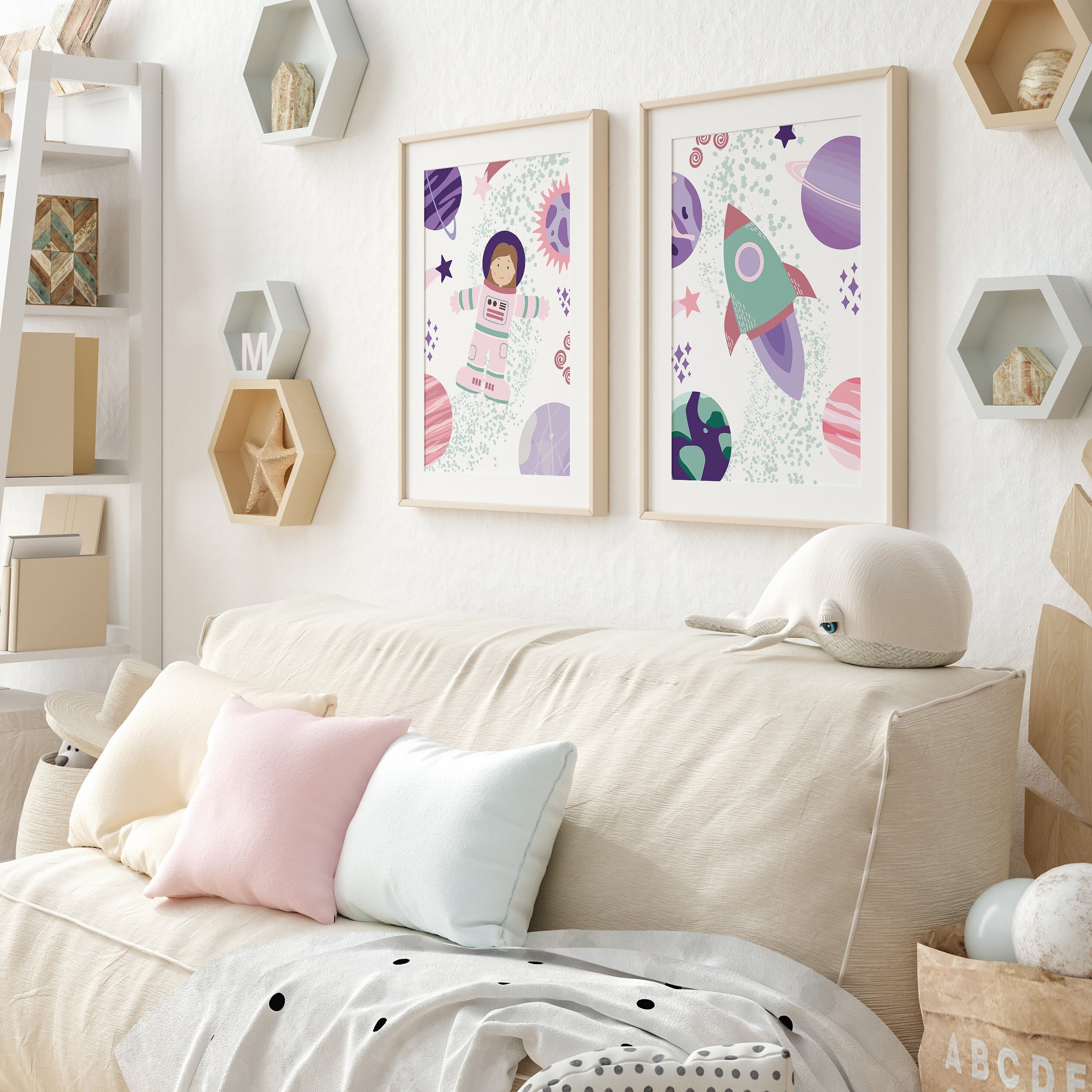 Láminas personalizadas del espacio exterior para habitación infantil:  Decoración de astronauta morado (descarga digital) - Etsy México, image size:2524x2523