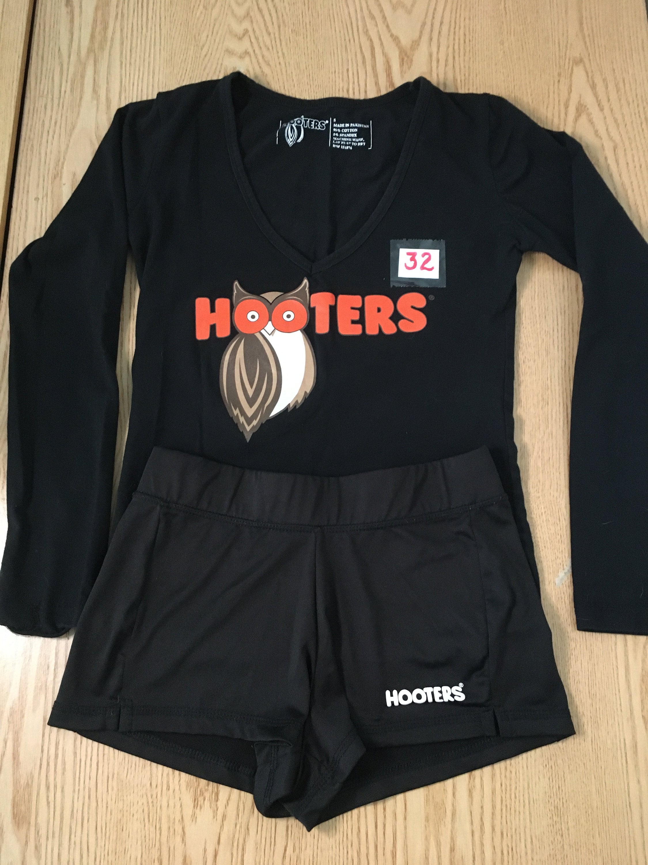B2-#32 Hooters Girl Worn Super Sexy Uniform Long Sleeve V B2-#32 Hooters Girl Worn Super Sexy Uniform Long Sleeve V