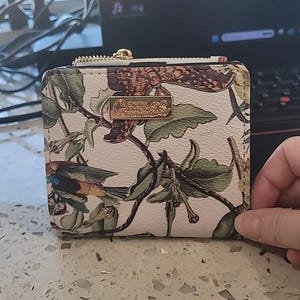 Nova Carteira Feminina Carlos Santana Floral Dobrada com Zíper e Bolso cor: creme