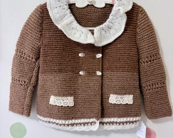 Cardigan tricoté main en alpaga marron chaud pour fille - hypoallergénique, chaud et super confortable