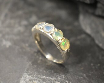 Anillo de ópalo de media eternidad, anillo de ópalo natural, anillo de piedra natal de octubre, anillo de gema blanca, anillo de plata apilable, para ella, Bands By Adina
