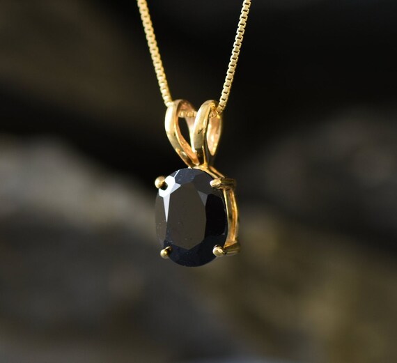 Gold onyx pendant deals