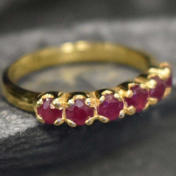 Bague en rubis doré, bague en rubis naturel, pierre de naissance de juillet, bague empilable, bague vintage rubis, bague d'éternité en or, anneau d'éternité en rubis, or vermeil