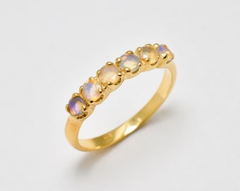 Anillo de ópalo, anillo de ópalo etíope, ópalo natural, piedra de nacimiento de octubre, anillo de oro de la eternidad, anillo de ópalo, alianza de boda, anillo de oro de 18 quilates, anillo apilable