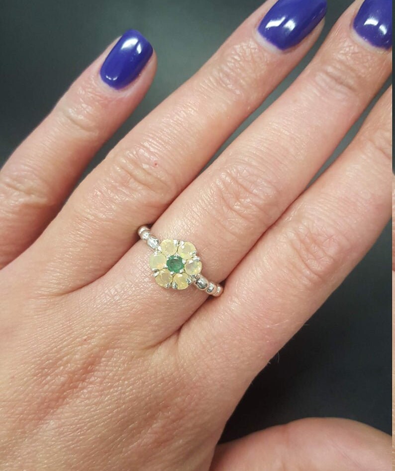 White Flower Ring Moonstone Ring Dainty Flower Ring Rainbow Moonstone Solid Silver Ring Flower Ring Daisy Ring Vintage Ring Sapphire