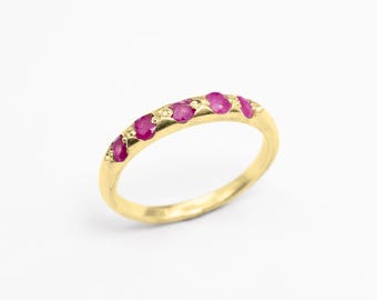 Anillo de oro con rubí, anillo de rubí natural, piedra de nacimiento de julio, anillo apilable, anillo vintage de rubí, anillo de eternidad de oro, anillo de eternidad de rubí, oro vermeil