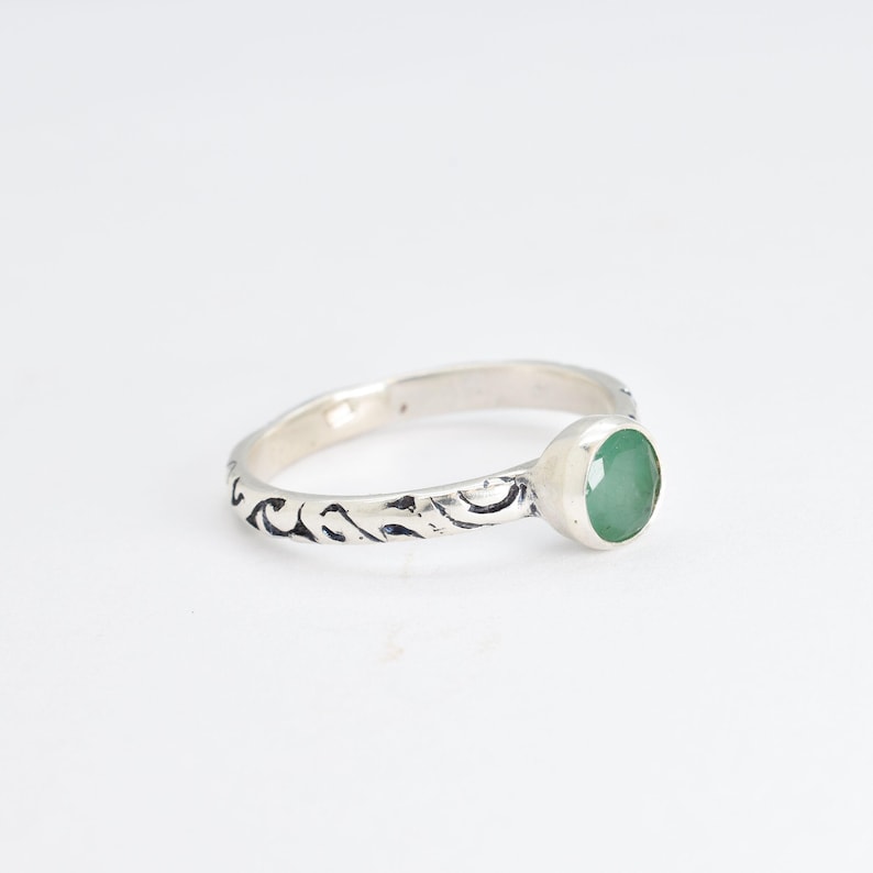 Ring smaragd, natuurlijke smaragd ring, geboortesteen mei, tribal ring, groene vintage ring, solitaire ring, zilveren sierlijke ring, massief zilveren ring afbeelding 10