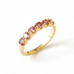 Rosa Turmalin Ring, Gold Vermeil Band, Stapelbare Ring, Oktober Geburtsstein, Halbe Eternity Ring, Rosa Band, Zierliche Ring, Turmalin Ring
