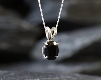 Colgante de ónix, colgante delicado, ónix natural, colgante de ónix negro, colgante de piedra negra, colgante minimalista, colgante de piedra auténtica, colgante de plata