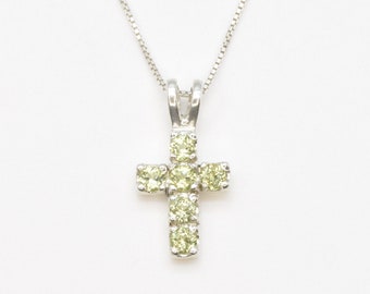 Colgante de cruz de peridoto natural, collar de cruz verde, colgante religioso para mujer, colgante de cruz delicado, collar de piedra natal de agosto,