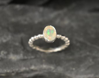 Anillo de ópalo, anillo de ópalo etíope, ópalo natural, anillo solitario, piedra de nacimiento de octubre, anillo de ópalo vintage, anillo de ópalo de fuego, anillo de plata maciza, ópalo
