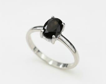 Onyx Ring, Natural Onyx, Solitaire Ring, Dainty Ring, Black Solitaire Ring, Black Diamond Ring, Dainty Oval Ring, Simple Ring, Silver Ring