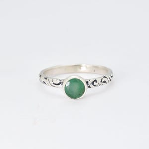 Ring smaragd, natuurlijke smaragd ring, geboortesteen mei, tribal ring, groene vintage ring, solitaire ring, zilveren sierlijke ring, massief zilveren ring afbeelding 6