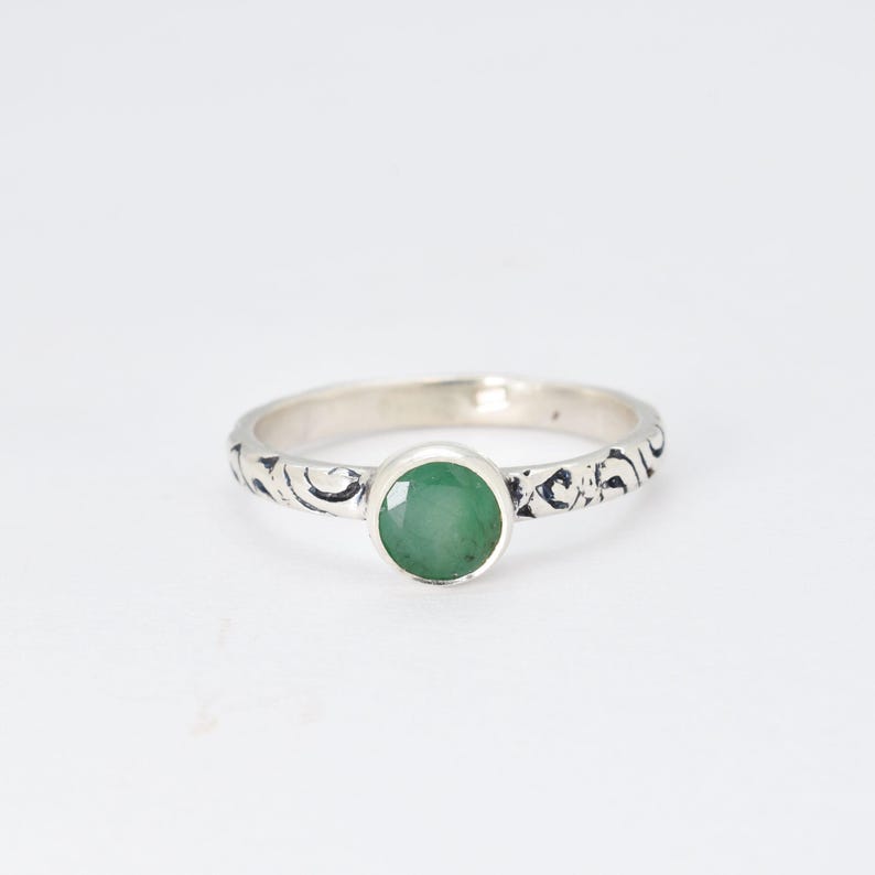 Ring smaragd, natuurlijke smaragd ring, geboortesteen mei, tribal ring, groene vintage ring, solitaire ring, zilveren sierlijke ring, massief zilveren ring afbeelding 6