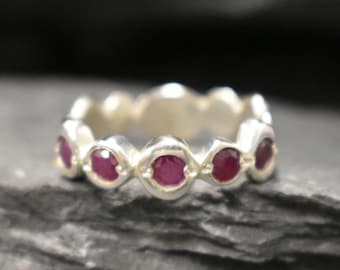 Rubinband, naturlig rubin, juli födelsesten, halv alliansring, rubinring, röd rubinring, röd vintagering, stapelbar ring, massiv silverring