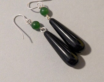 Pendants d'oreilles en jade et onyx noir --- Article GJ 104