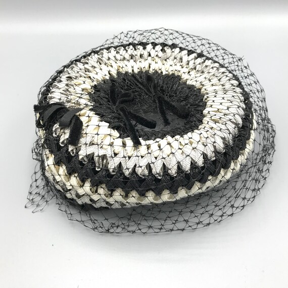 1960s  Raffia Hat with Black Lace and Bows - image 1