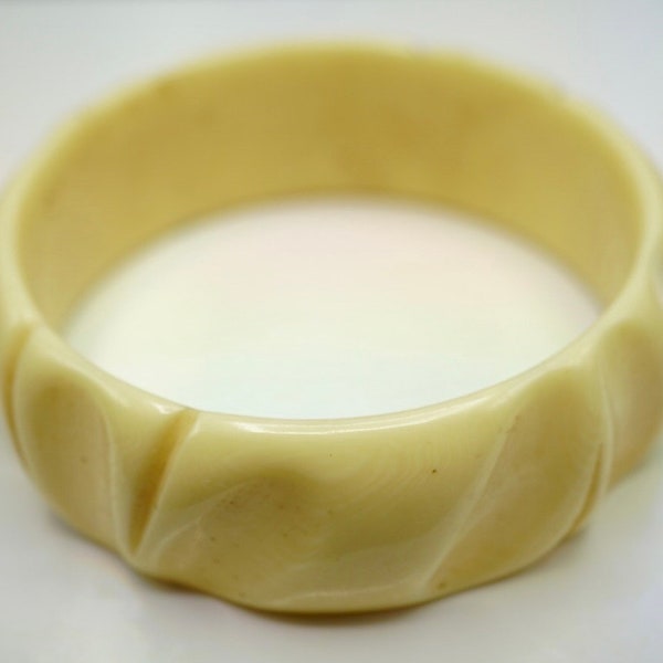 1930s Bakelite Ivory-Colored Bangle Bracelet, Previously Owned