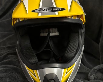 Dirt Bike Motorcross Helmet Size Medium Style UX-22 Taiwan 2008