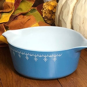 PYREX snowflake garland bowl