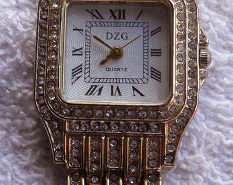 DZG Quartz Watch - Etsy display picture 2