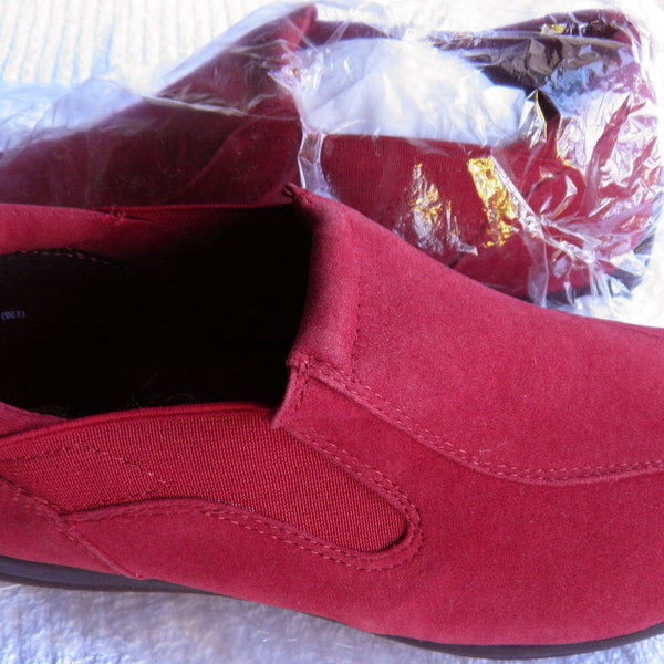 Comfort-Well women's shoes ... NEW never been worn, with box