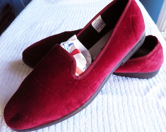 Paradise Bay Red Suede Slip On Shoes Women's Size 7.5 ... NEW never worn