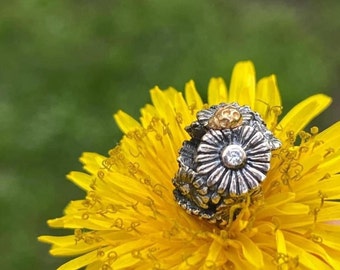 Yugen "Daisy with Gold" - Silver charm bead for european bracelet