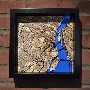 Cadre mural décoratif en bois centre ville de Montréal
