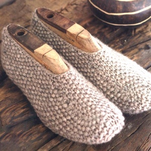 Cute, Minimalist Slippers For Women Easy Knitting Pattern Straight Needles Slippers Pattern PDF Download image 4