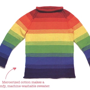 Op de afbeelding: Een gestreepte trui in regenboogkleuren met een rolkraag. De trui is gemaakt van gemerceriseerd katoen en is machinewasbaar.