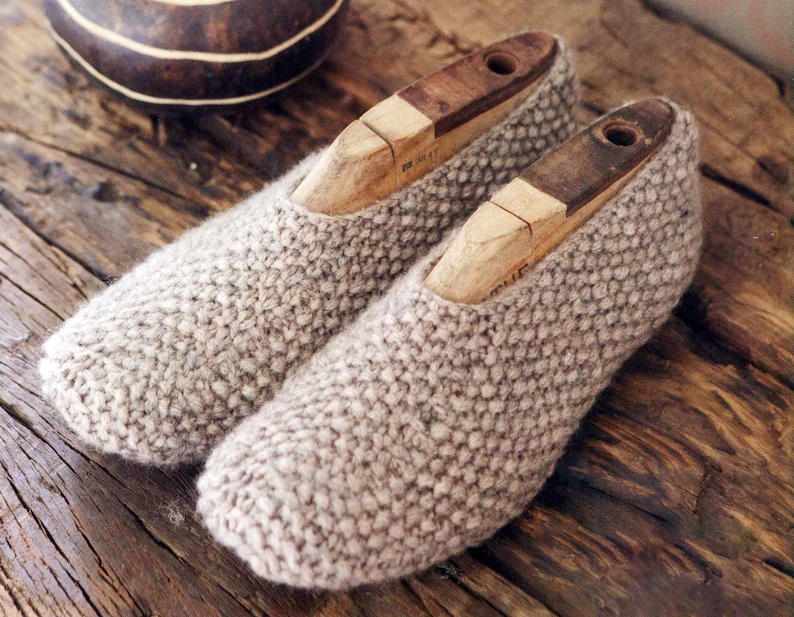 Cute, Minimalist Slippers For Women Easy Knitting Pattern Straight Needles Slippers Pattern PDF Download image 2