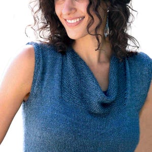 Patrón de tejido fácil para blusa sin mangas con escote bajo / Tops de verano para mujer / Camisetas de punto, camisetas sin mangas / Descarga en PDF