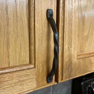 Cabinet handle. Twist. Drawer Pull. Rustic. Charcuterie board handles. Metal. Decor. Home. USA. door pulls . blacksmith made.
