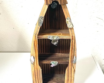 Étagère pour bateau à rames : bois avec décor de coquillages d'ormeau